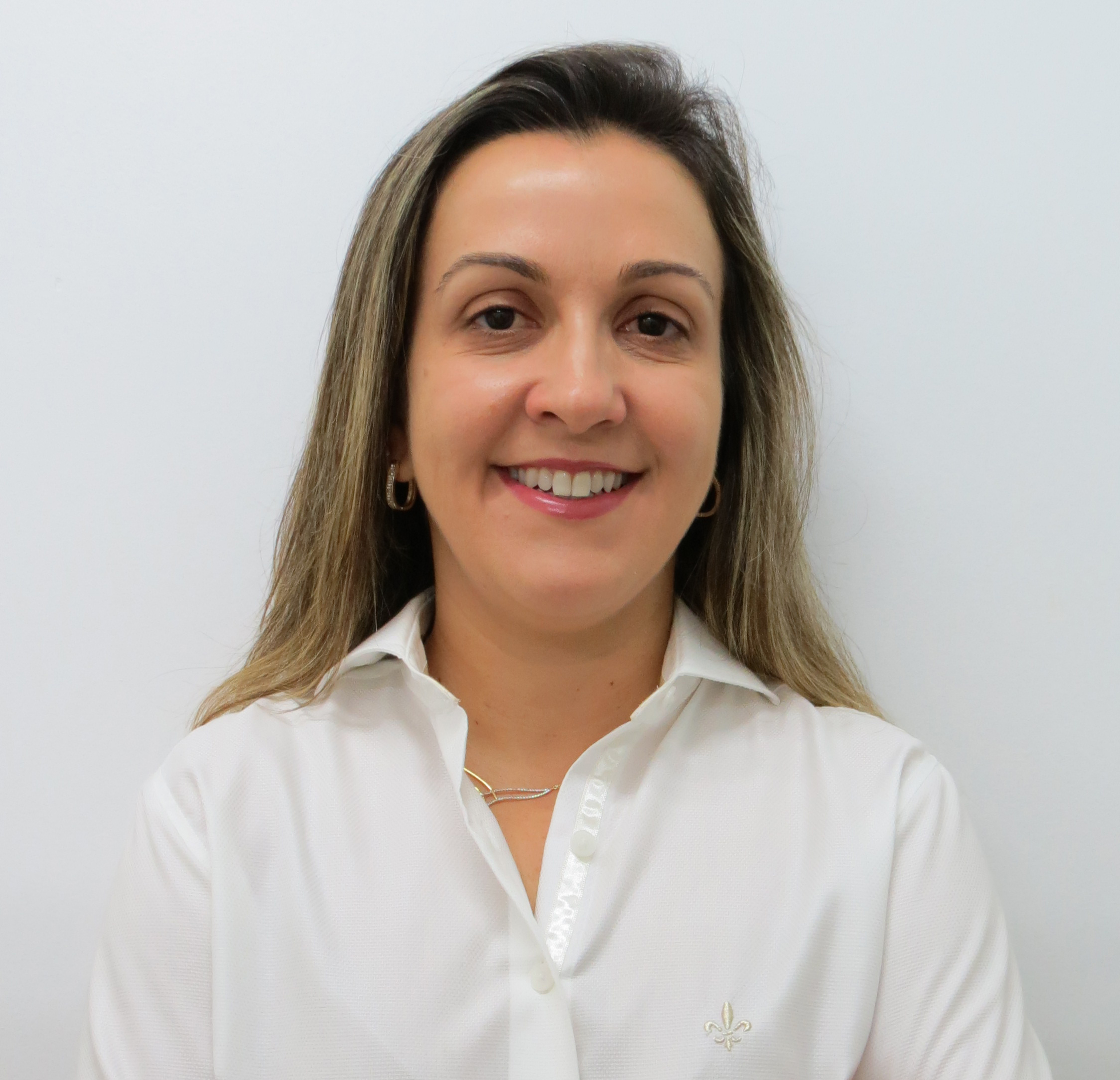 Dra. Alessandra Ticle - >Diretora Administativa e Financeira